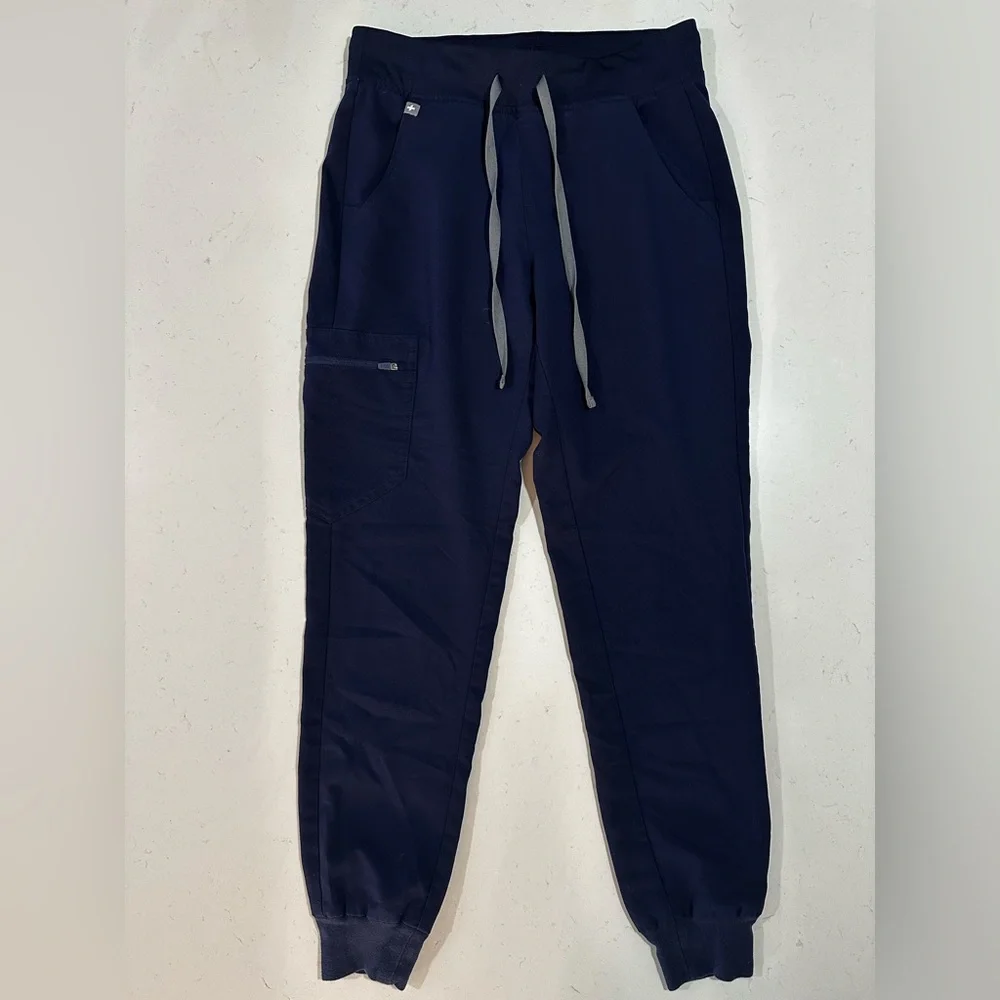 FIGS Scrub Set Catarina One Pocket Top & Zamora Joggers - Size XS - Picture 9 of 14